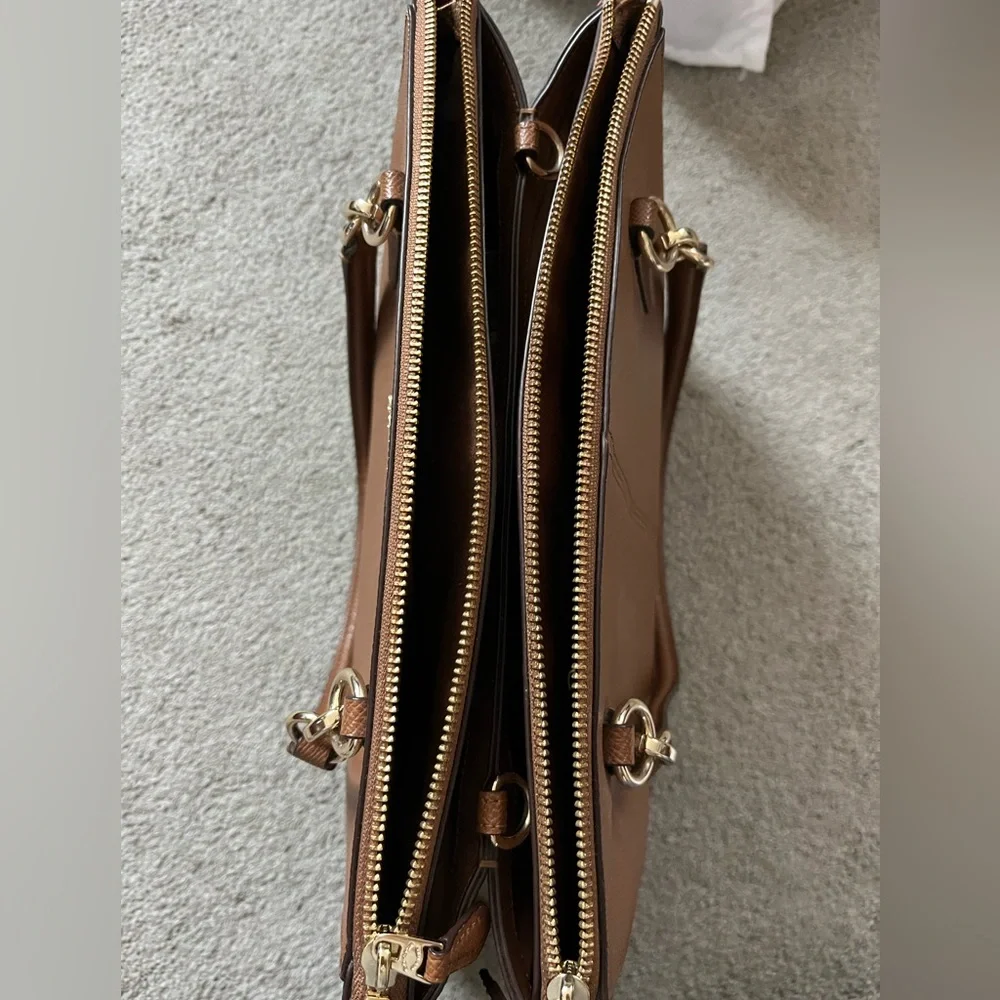 Designer Coach purse - Picture 3 of 5